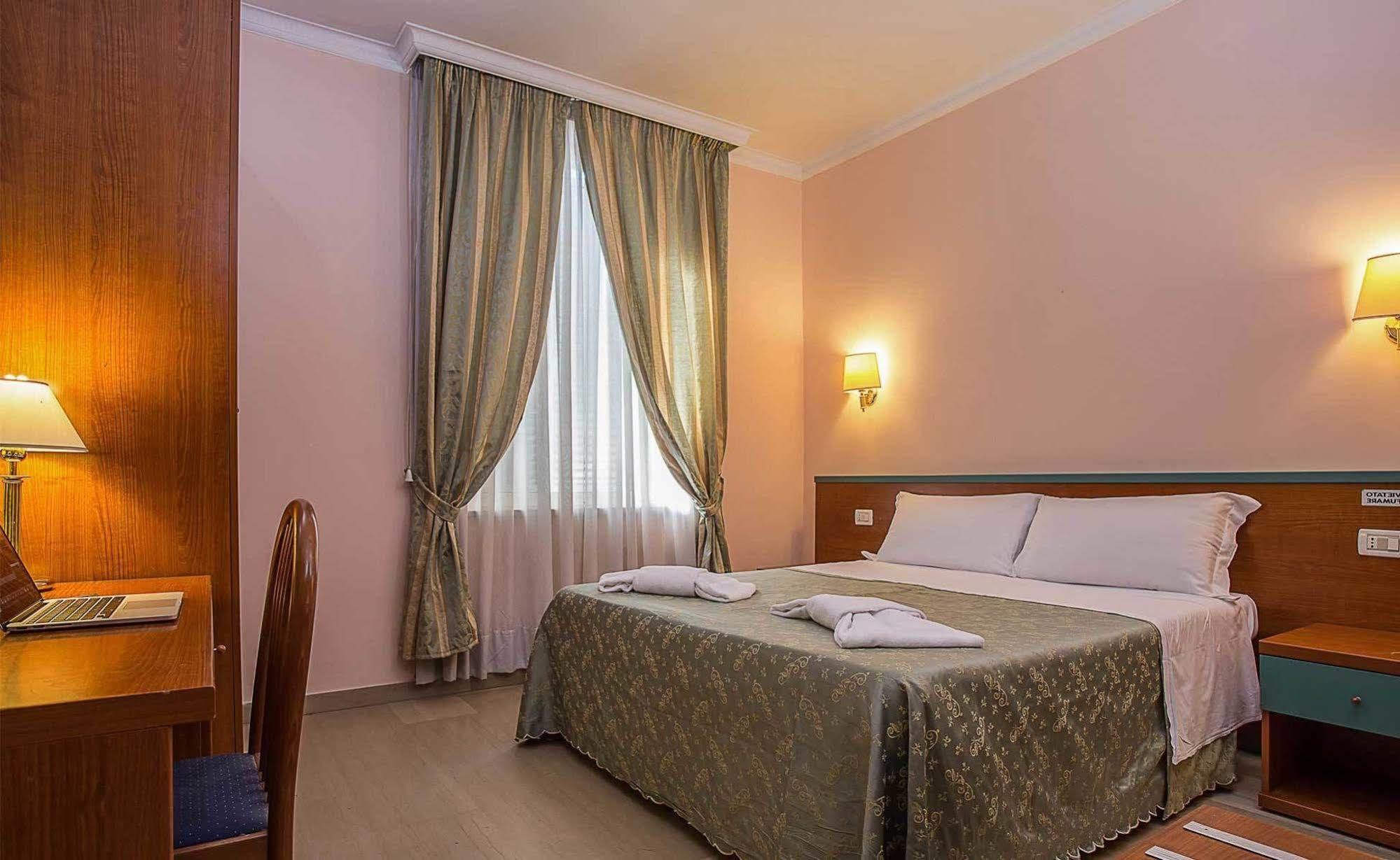 Hotel Center 3 Рим Экстерьер фото